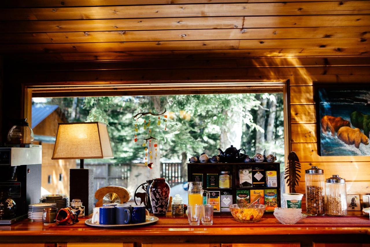 Skeena River House Bed & Breakfast Терас Екстериор снимка