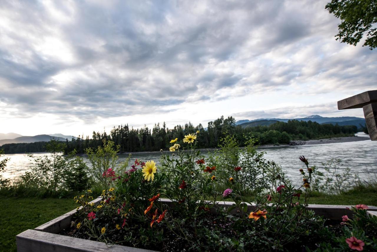 Skeena River House Bed & Breakfast Терас Екстериор снимка