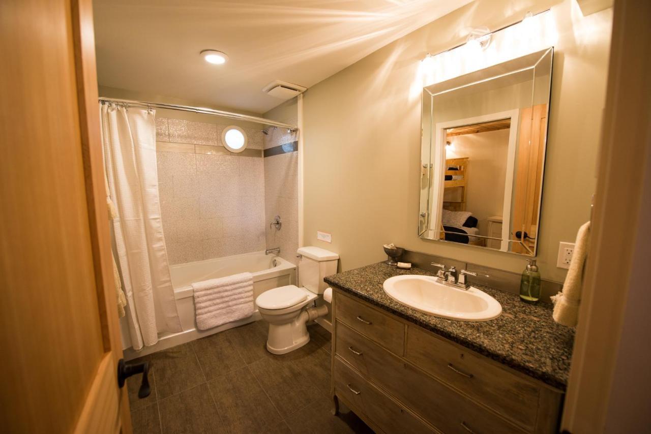 Skeena River House Bed & Breakfast Терас Екстериор снимка