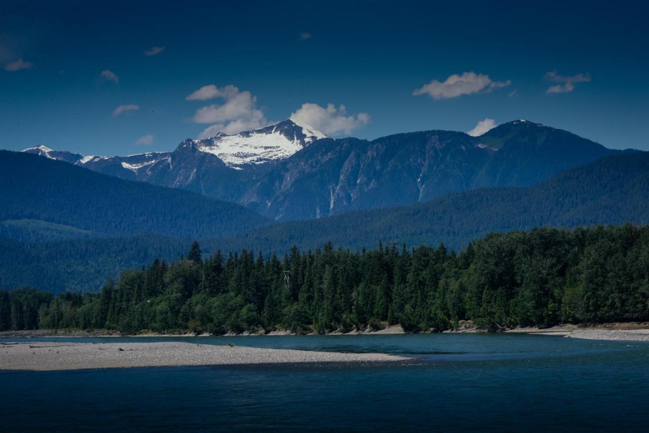 Skeena River House Bed & Breakfast Терас Екстериор снимка