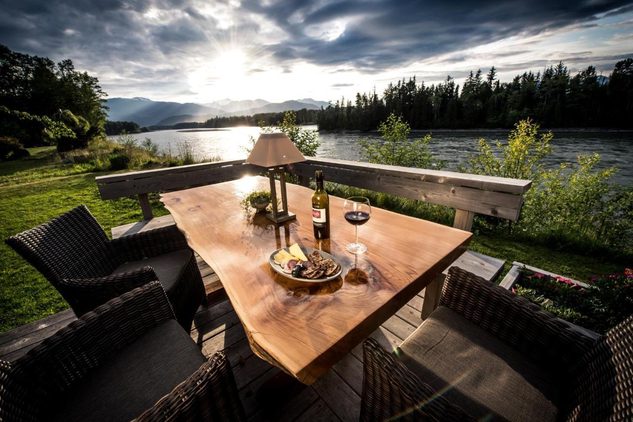 Skeena River House Bed & Breakfast Терас Екстериор снимка