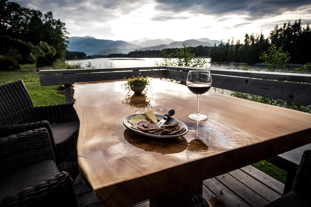 Skeena River House Bed & Breakfast Терас Екстериор снимка